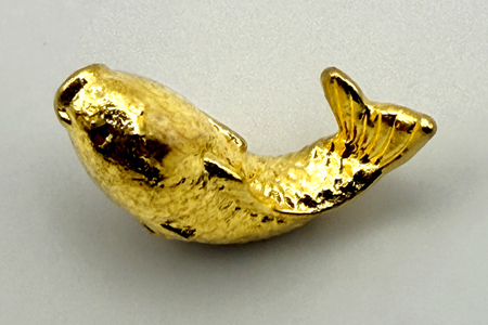 DJ251 K24 純金 鯉 8g 置物 鯉の泳ぐまち 島原記念オブジェ [ 長崎県 島原市 ]