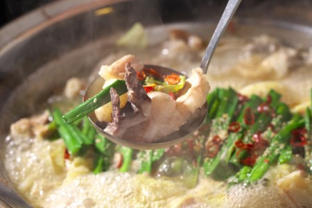 EG098 本格 薬膳 火鍋 牛もつ鍋 4～5人前 & 自家製 明太子 80g×2 セット [鍋 薬膳鍋 薬膳火鍋 スープ]