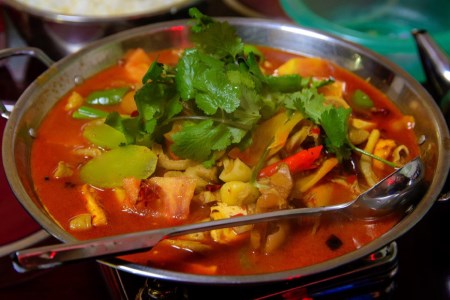 EG098 本格 薬膳 火鍋 牛もつ鍋 4～5人前 & 自家製 明太子 80g×2 セット [鍋 薬膳鍋 薬膳火鍋 スープ]