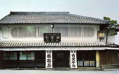 【3回定期便】福砂屋 特製五三焼カステラ2本入 / カステラ かすてら カット済み ざらめ おやつ 福砂屋 福砂屋 ふくさや 長崎 銘菓 贈答 / 諫早市 / 福砂屋 [AHDN008]