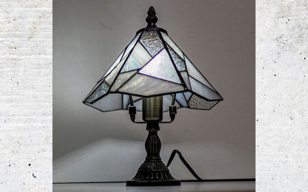 スタンド型 ランプ 「 色彩 」 白 / 照明 ライト ランプ ステンドグラス / 大村市 / ステンドグラス工房ウォークオン [ACZT020]