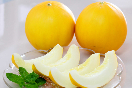 【期間限定発送】 メロン 2026 イエローキングメロン 計 5kg 前後 3玉 ~ 6玉 [ひらど新鮮市場 長崎県 平戸市 hr42bgy400029]