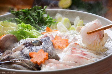 クエ 鍋  約3〜4人前 セット 切身 約150g 2パック アラ身 約150g 2パック クエ出汁 500ml 3本 [いけす居食家 大徳利 長崎県 平戸市 hr42bgy390033]