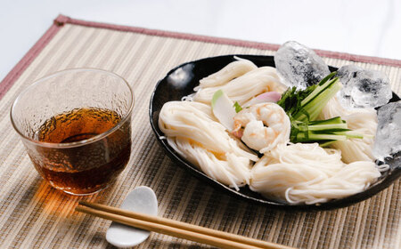 【特製木箱入り】 島原手延べそうめん「克の麺」 1kg ?つゆセット / そうめん 島原そうめん 手延べ 麺 素麺 ギフト / 南島原市 / 藤田製麺[SGE001]