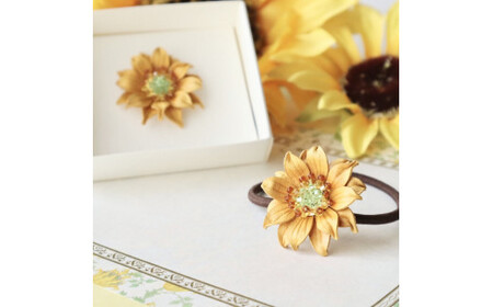 ひまわり畑と女の子 ラウンドレジンヘアゴム