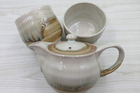 黄瀬戸 茶器 セット ポット 2号 約350ml 湯呑 約200ml 2個 [文珠会 障害者支援施設 常明園 長崎県 東彼杵町 hs42bag350002]
