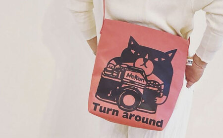 「猫とカメラ」ショルダーバッグ　マスタード[OCS019]