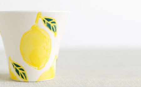 【波佐見焼】フレッシュアート 湯呑 4柄セット 〈リンゴ・レモン・ビーン・ラディッシュ〉 [OAQ043]