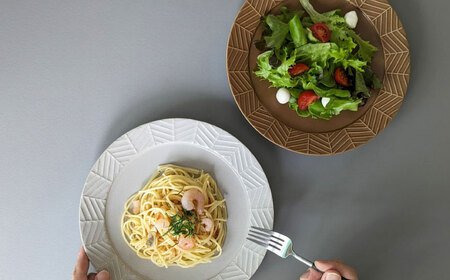 【波佐見焼】YABANE 24cmリムプレート ペアセット モカブラウン＆グレージュ【永峰製磁 eiho】[RA80]