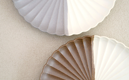 【波佐見焼】花しのぎ 中皿 ペア ハーフカラー 栗・グレー【団陶器】[PB179]