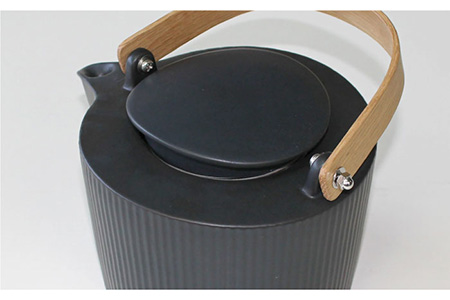 【波佐見焼】線彫黒マット ティーポット 急須 (ステンレス茶こし付) 食器 皿 【石丸陶芸】 [LB22]  波佐見焼