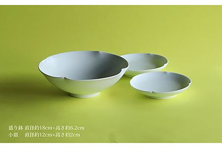 【波佐見焼】お花の盛り鉢と 小皿 のセット 白磁 取り皿 食器 大皿 【アトリエビスク】 [RD17]  波佐見焼