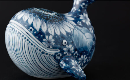 波佐見焼】染付 クジラ インテリア ひまわり模様 置物【ふきの陶