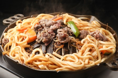  味付き ラム ジンギスカン 450g×2袋 ラム肉 特製ダレ 味付 ヘルシー 仔羊 子羊 羊肉 冷凍 パック 加工品 おかず 焼肉 焼き肉 BBQ バーベキュー 焼くだけ 手軽 簡単 お取り寄せ 北海道 十勝 芽室町me052-001c