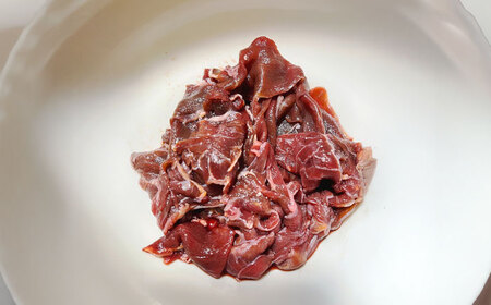 国内加工 ペット用 馬肉 切り落とし 1kg  【合同会社　長岡フーズ】[ZFR053]