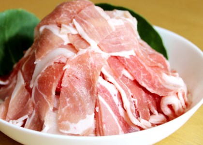 ＜３～４か月待ち＞肉屋のプロ厳選! 北海道産豚こま肉2.4kg＆ふっくら枝豆２種1.2kgセット[A1-46]