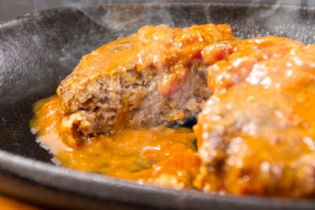 【おうちごはんシリーズ 温めるだけの惣菜セット】レトルトカレー・ハンバーグ・チキン希少なお肉 くまもとあか牛を使用した贅沢ハンバーグ4個 高原野菜の甘みたっぷりチキンカレー 熊本ブランド和牛 赤牛 あか牛 あかうし レトルト トマトソース デミグラスソース あか牛ハンバーグ チキン スモークチキン レトルトカレー くまモン 簡単 人気 贈り物 洋食