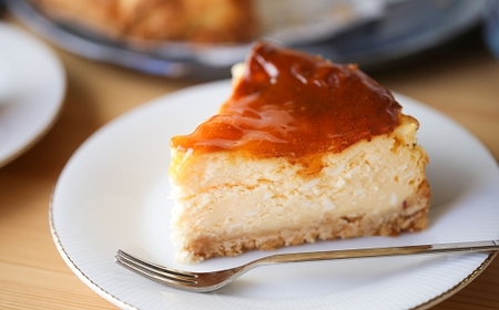 《冷凍発送》田舎の農家が作る ベイクドチーズケーキ 直径18cm(ホール)