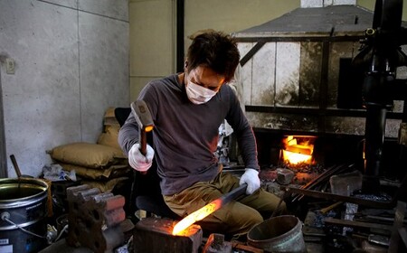 本鍛造 薄刃（三徳）包丁　小春-Koharu-180