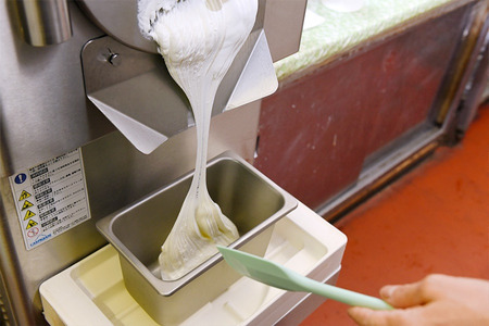 【大容量2L】濃厚ジャージー牛乳手作りアイス（1L×2種：ミルク・いちご）
