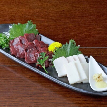 【馬刺し】熊本直送　二種盛り　赤身100g・コーネ50g　合計150gセット(益城町)【配送不可地域：離島】【1553698】