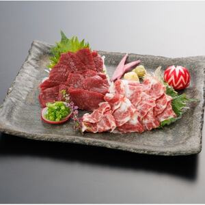 【桜屋】上赤身 霜降り馬刺し食べ比べ(各150g)計300g(専用醤油付き150ml)(益城町)【配送不可地域：離島】【1614084】