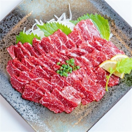 【熊本 と畜】桜屋 特選馬刺しスライス 300g(益城町)【配送不可地域：離島】【1692301】 10,950円