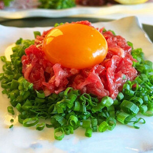 鮮馬刺し桜ユッケ10食セット(益城町)【配送不可地域：離島】【1383441】