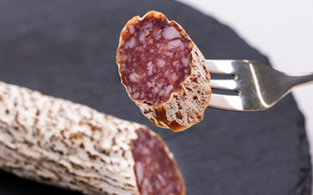 大樹町産 ケンボロー・ホエー豚 白カビサラミソーセージ 2本_肉 ベーコン・サラミ 豚肉 _【配送不可地域:離島】【1535423】