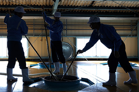 プレミアム米焼酎 「待宵(まつよい)」28度 720ml 2本 全麹仕込 さけ 酒 お酒 焼酎 しょうちゅう お米 米 米焼酎 美味い 贅沢 食事に合う 芳醇 まろやか ロック アルコール 白岳 はくたけ 白岳伝承蔵 伝承蔵 熊本県 熊本 多良木町 多良木 018-0485