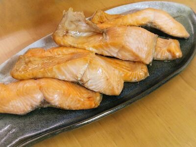 トキシラズの切身６切れ【鮭　時鮭　時知らず　ときしらず　トキシラズ　北海道　海産物　魚】(C0032)