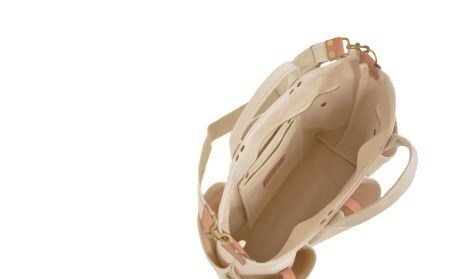 【仕事や趣味の相棒に】アクセス抜群の6つのポケット・自立する堅牢なツールバッグ（ホワイト） /国産4号帆布 [buddy]