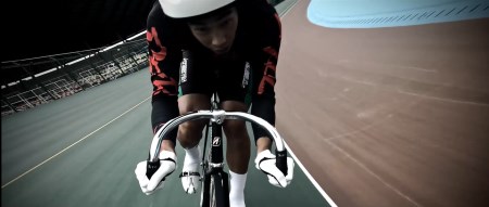 【傾斜33度のバンクを体感してみませんか!】KEIRIN選手と一緒に別府競輪場を走行・見学体験_B043-001