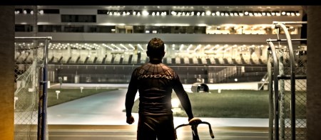 【傾斜33度のバンクを体感してみませんか!】KEIRIN選手と一緒に別府競輪場を走行・見学体験_B043-001