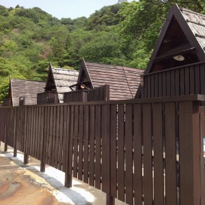 【効能たくさん!白濁の硫黄泉】湯の花小屋を模した家族湯入浴券(由布・鶴見・高崎)_B039-013