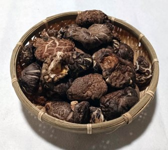 別府産乾しシイタケ 小粒どんこ 200g箱入り_B051-002