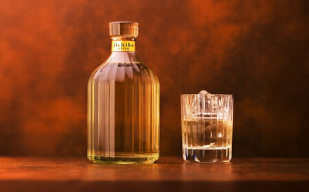 【熟成本格麦焼酎】 いいちこスペシャル(720ml×1本)  / 麦焼酎 お酒 焼酎 / 日田市 / 深見酒舗[AREY002]