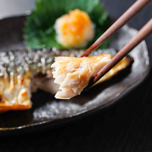 ＜訳あり・不揃い＞ 塩さば フィーレ (計2kg・1kg×2袋) ＜2026年4月上旬以降順次発送予定＞サバ 鯖 切り身 フィレ 有塩 国産 パラパラ冷凍 小分け 便利 簡単【HX003】【山田水産】