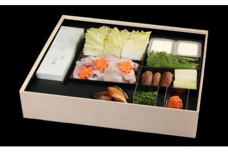 【年内・年末年始発送可】ミシュラン三ツ星獲得★★★料亭山田屋　とらふぐ刺しふぐ鍋セット（6人前）［冷蔵］