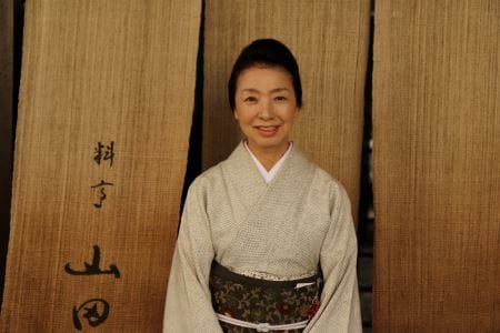 【年内・年末年始発送可】ミシュラン三ツ星獲得★★★料亭山田屋　とらふぐ刺しふぐ鍋セット（6人前）［冷蔵］