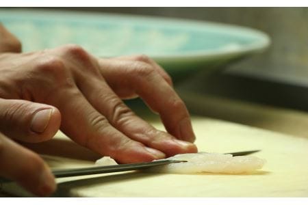 鮮度と自家製ポン酢にこだわった臼杵湯の里とらふぐセット（３～４人前）