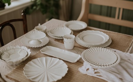 〔臼杵焼〕稜花蓮弁皿　白　1枚