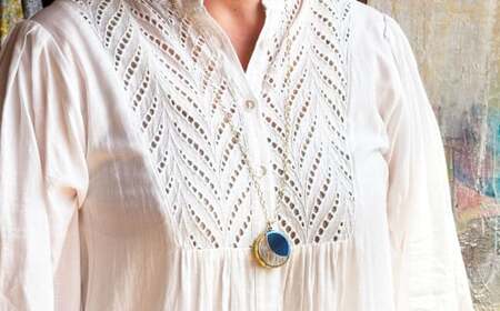 秘鏡 （ひきょう） ペンダント部分：直径5cm／厚さ5mm程度 チェーン長さ：約70cm