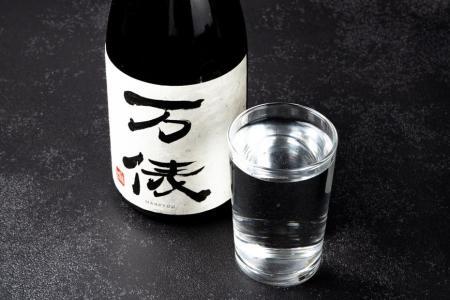 由布市の蔵元 麻生本店の麦焼酎720mlと日本酒720mlのセット