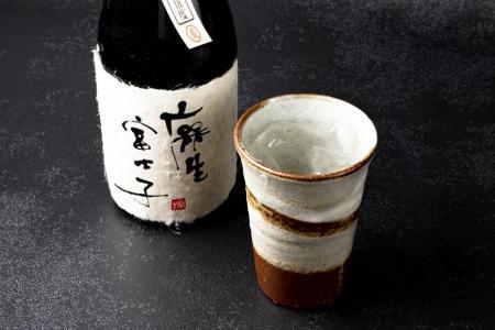 由布市の蔵元 麻生本店の麦焼酎720mlと日本酒720mlのセット