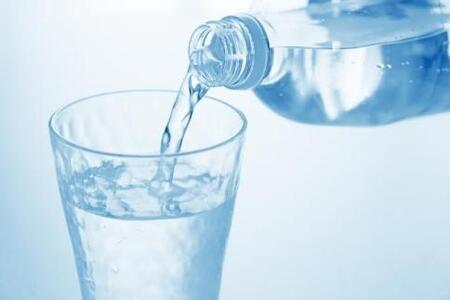 ＜３ヶ月連続お届け 定期便＞天然アルカリイオン水　湯布院温泉水　超軟水　500ｍｌ×24本 | 軟水