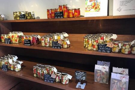 【由布院 草庵秋桜 四季工房】手づくりピクルス（ダイコン・キュウリ・パプリカ）4本セット | ピクルス