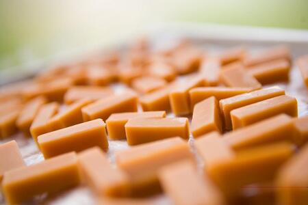 【湯布院のはちみつ屋さん】国産蜂蜜を使用した2種の生キャラメル（プレーン×2・アーモンド）各12粒入り 計3箱