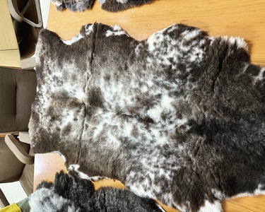 北海道池田町 ボーヤ・ファーム産 ムートン 1頭分 羊 羊皮 本革 高密度 高品質 国産 ふわふわ 職人技 オリジナル