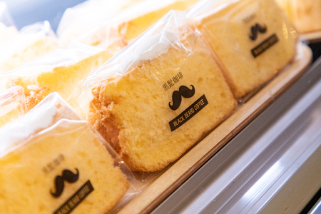 「黒髭珈琲」名物シフォンケーキ8個詰合せ_AA-9908_(都城市) お菓子 バニラシフォンケーキ マーブルシフォンケーキ クリームシフォンサンドケーキ 計8個入り スイーツ